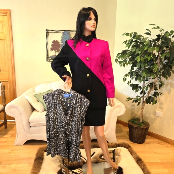 Vintage Bernard Holtzman Woman's Business Suit, Black & Fuchsia, Size 12 - Picture 11 of 12